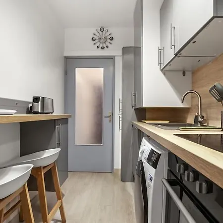 Beau 46m2, Piscine, Proche Centre Et Du Port De Appartamento