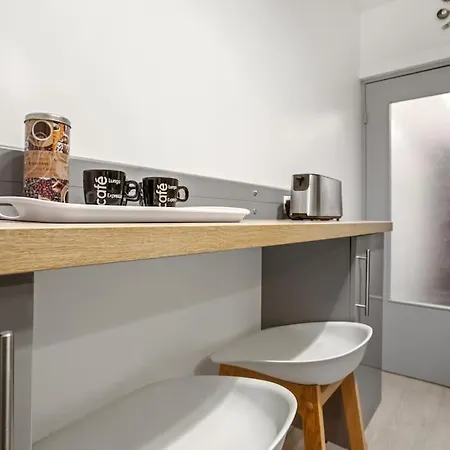 Beau 46m2, Piscine, Proche Centre Et Du Port De