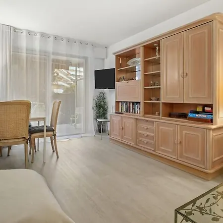 Beau 46m2, Piscine, Proche Centre Et Du Port De