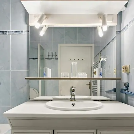 Beau 46m2, Piscine, Proche Centre Et Du Port De *